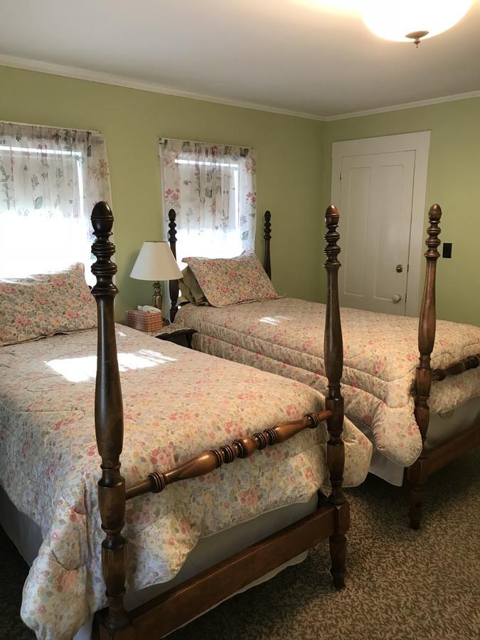 Maple Hill Farm Bed & Breakfast New London Exterior photo